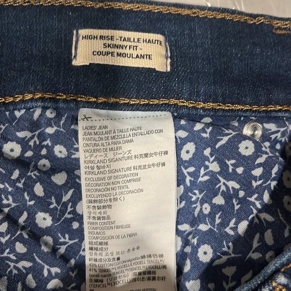 -Kirkland Signature Women’s High Rise Skinny Jeans - Picture 6 of 6